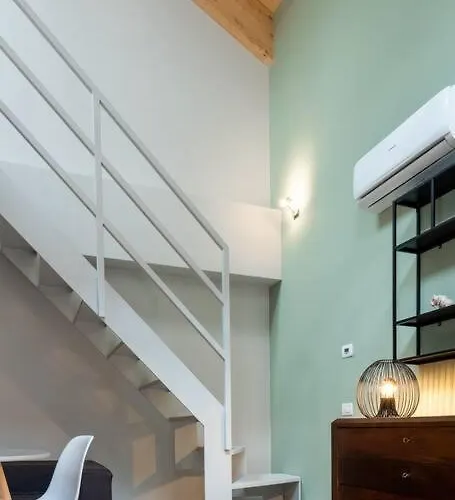 Luxury Loft On Two Levels Apartment *